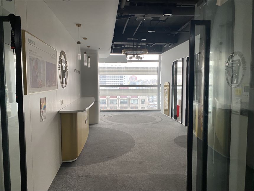 几人小型合伙公司办公西环广场T1多种小户型面积随心挑选