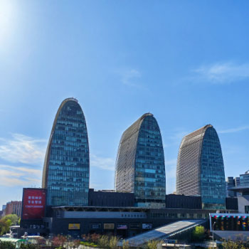 小规模贸易公司选址，西直门西环广场T1 交通便利，对接客户效率更高，企业需要在有限预算内兼顾地段、形象与空间功能，西环广场T1正是面向这一需求设计的办公产品。